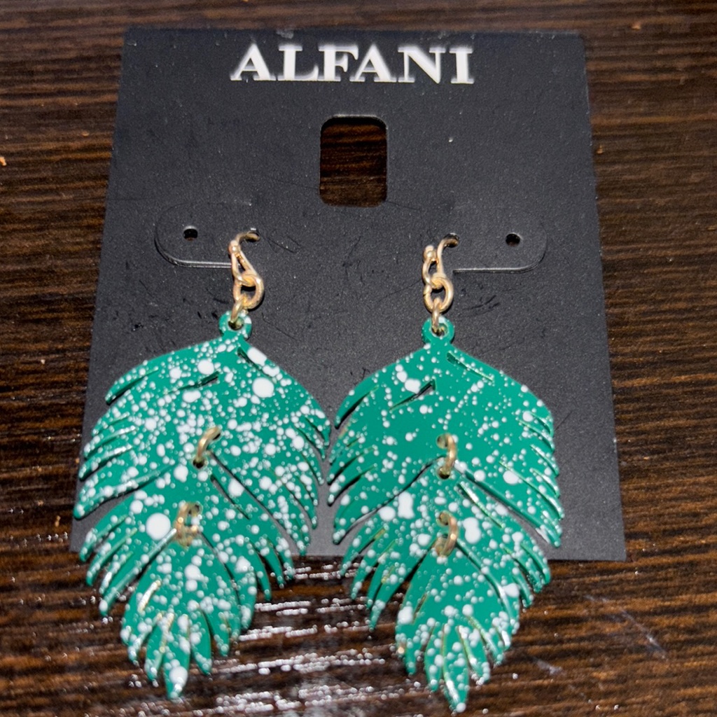 Alfani Green And White Feather Earrings 10$